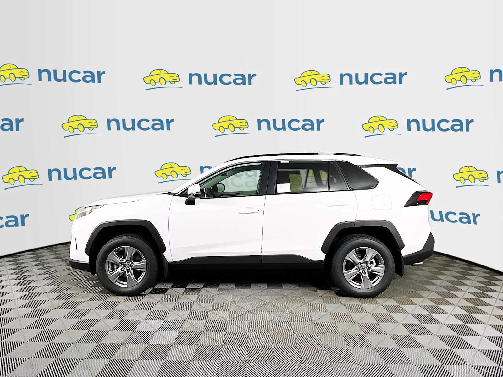 2025 Toyota RAV4 XLE - Photo 3