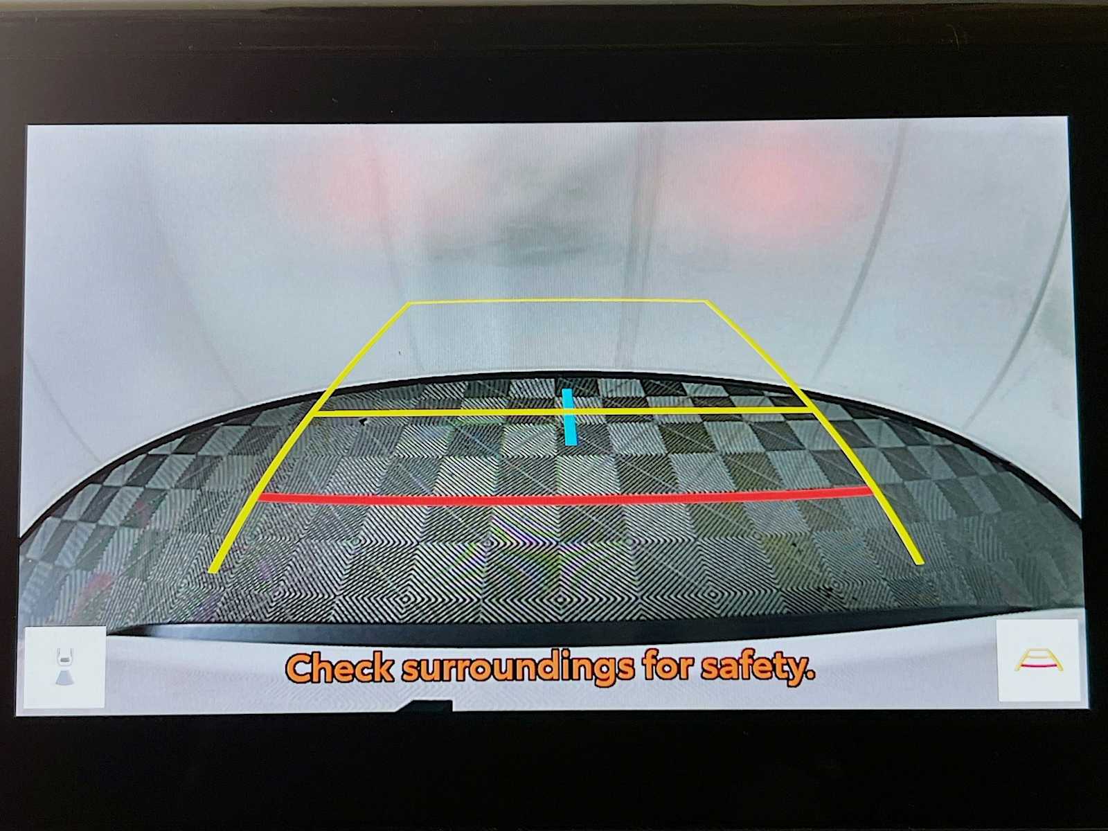 2025 Toyota RAV4 XLE - Photo 9