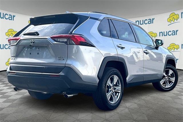 2022 Toyota RAV4 Hybrid XLE - Photo 13