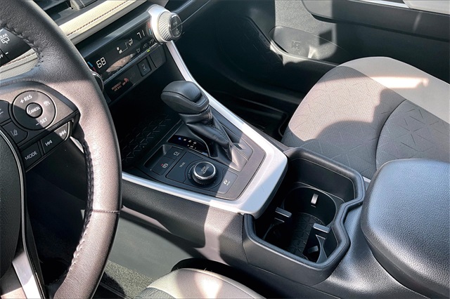 2022 Toyota RAV4 Hybrid XLE - Photo 15