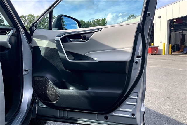 2022 Toyota RAV4 Hybrid XLE - Photo 20