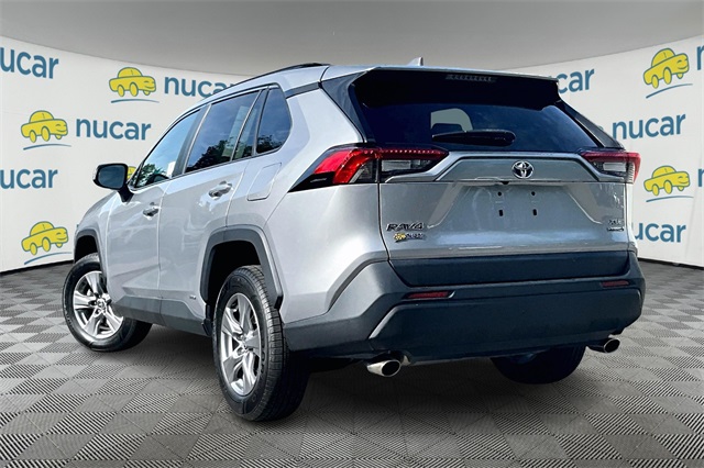 2022 Toyota RAV4 Hybrid XLE - Photo 2
