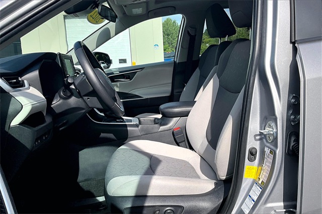 2022 Toyota RAV4 Hybrid XLE - Photo 21