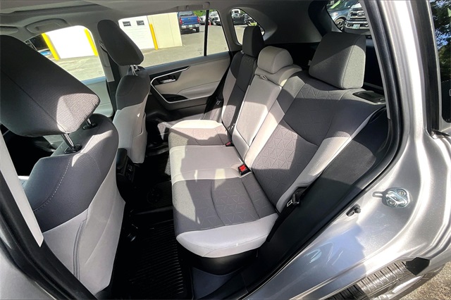 2022 Toyota RAV4 Hybrid XLE - Photo 22