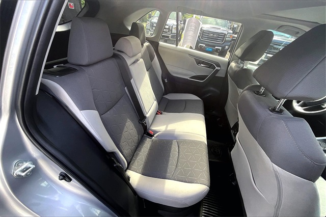2022 Toyota RAV4 Hybrid XLE - Photo 23