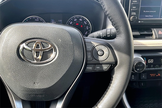 2022 Toyota RAV4 Hybrid XLE - Photo 25