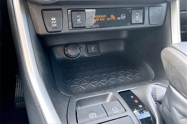 2022 Toyota RAV4 Hybrid XLE - Photo 28