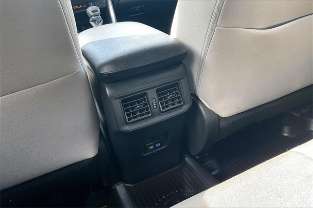2022 Toyota RAV4 Hybrid XLE - Photo 29