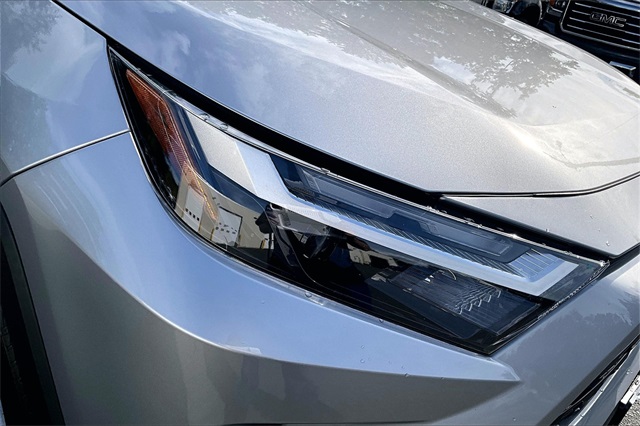 2022 Toyota RAV4 Hybrid XLE - Photo 31