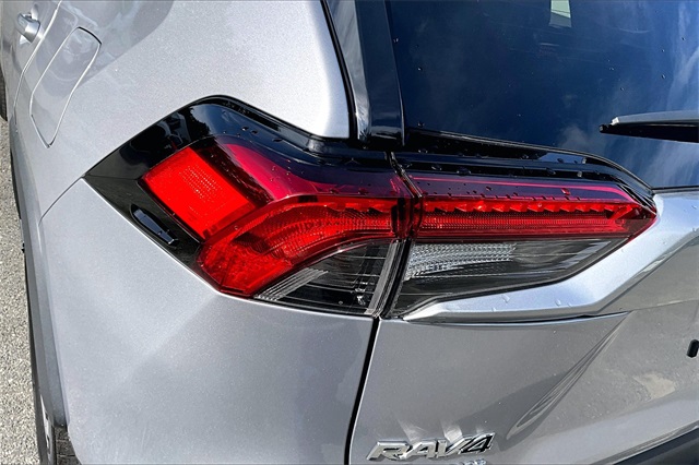 2022 Toyota RAV4 Hybrid XLE - Photo 32