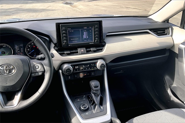2022 Toyota RAV4 Hybrid XLE - Photo 6