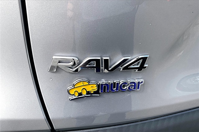 2022 Toyota RAV4 Hybrid XLE - Photo 8