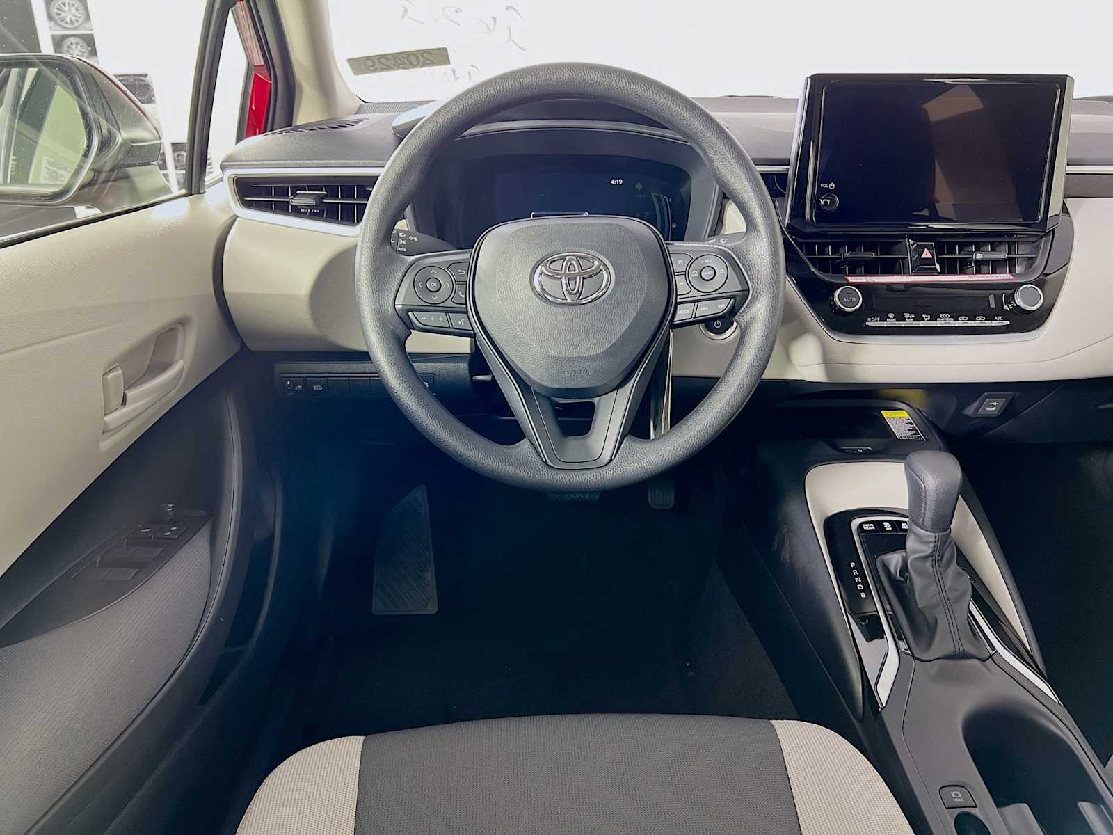 2026 Toyota Corolla Hybrid LE - Photo 14