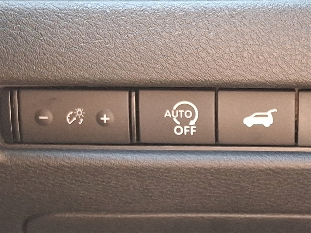 2025 Nissan Rogue SV - Photo 18