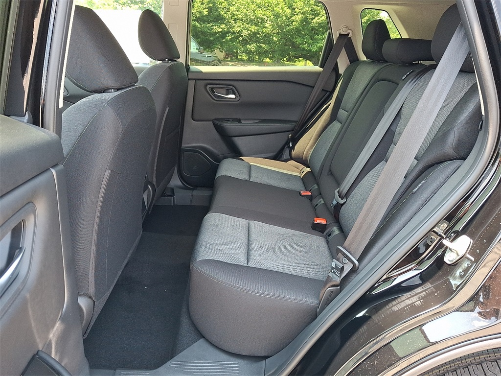 2025 Nissan Rogue SV - Photo 6