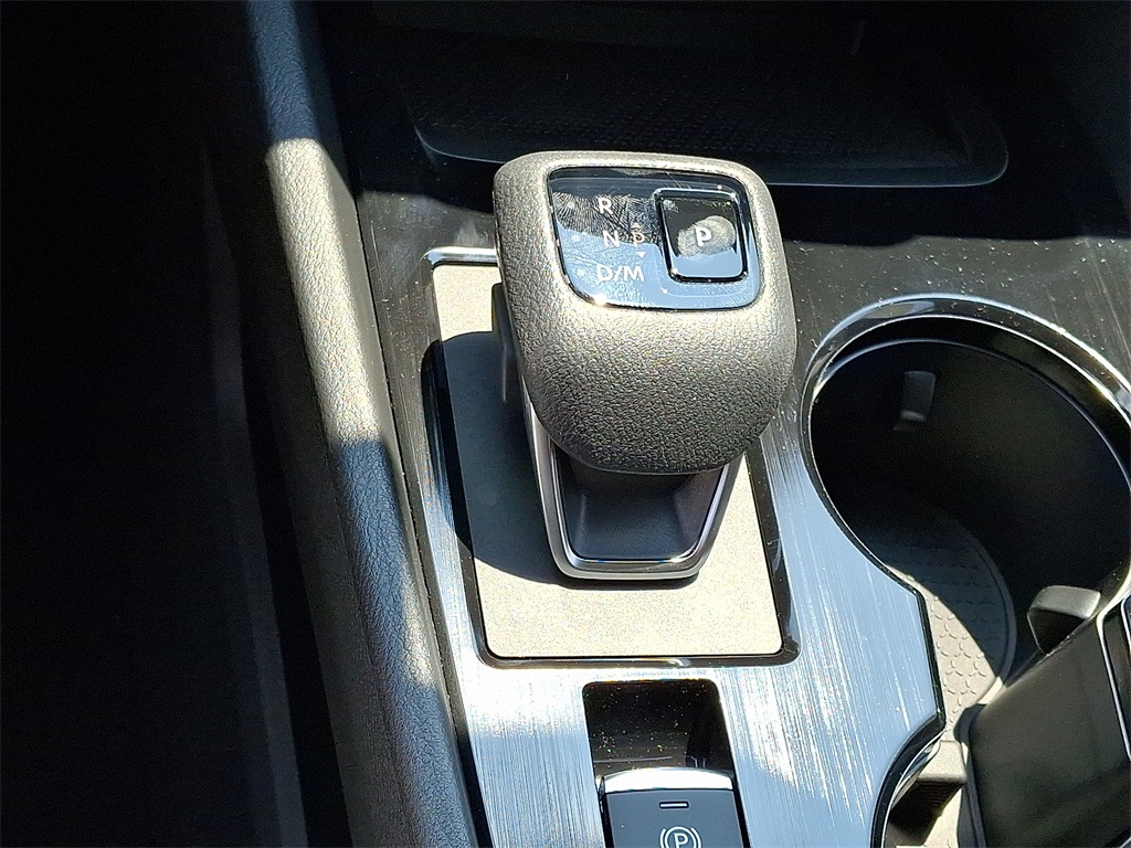 2025 Nissan Rogue SV - Photo 10