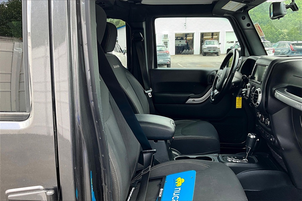 2018 Jeep Wrangler JK Unlimited Sahara - Photo 11