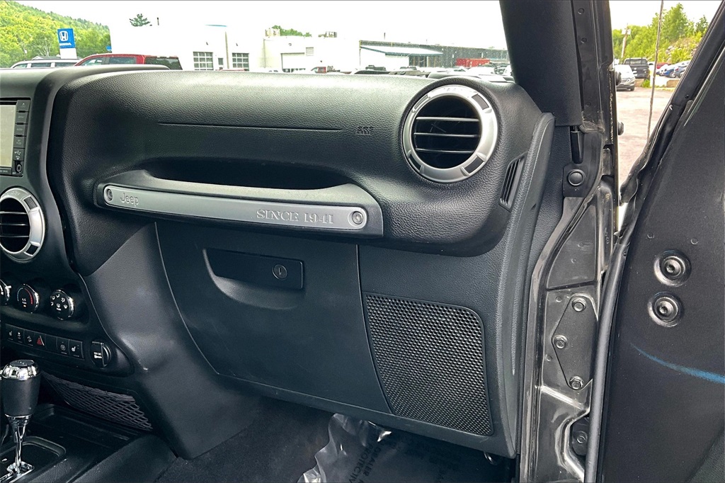 2018 Jeep Wrangler JK Unlimited Sahara - Photo 13