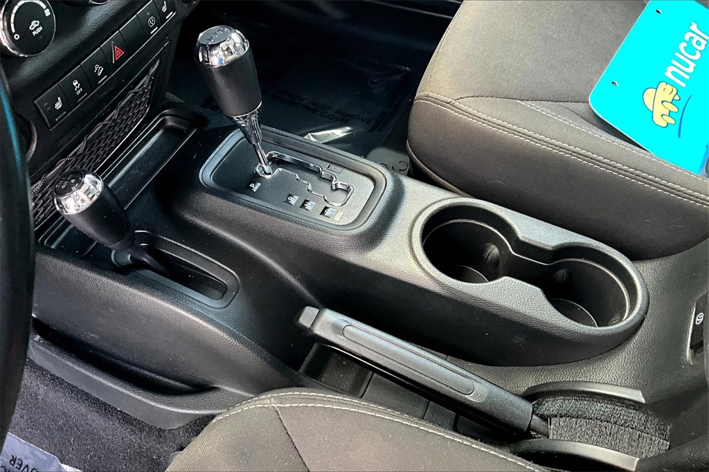 2018 Jeep Wrangler JK Unlimited Sahara - Photo 19