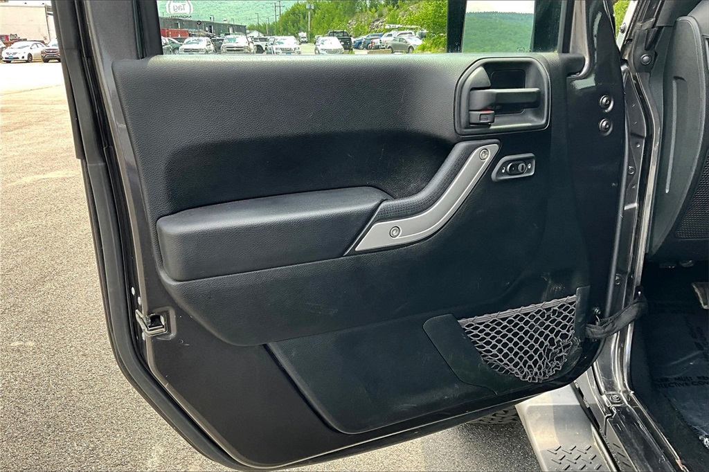 2018 Jeep Wrangler JK Unlimited Sahara - Photo 9