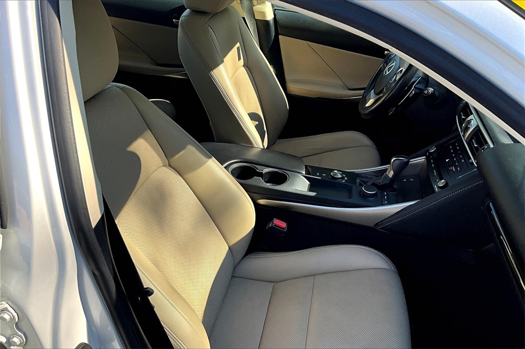 2018 Lexus IS 300 - Photo 11
