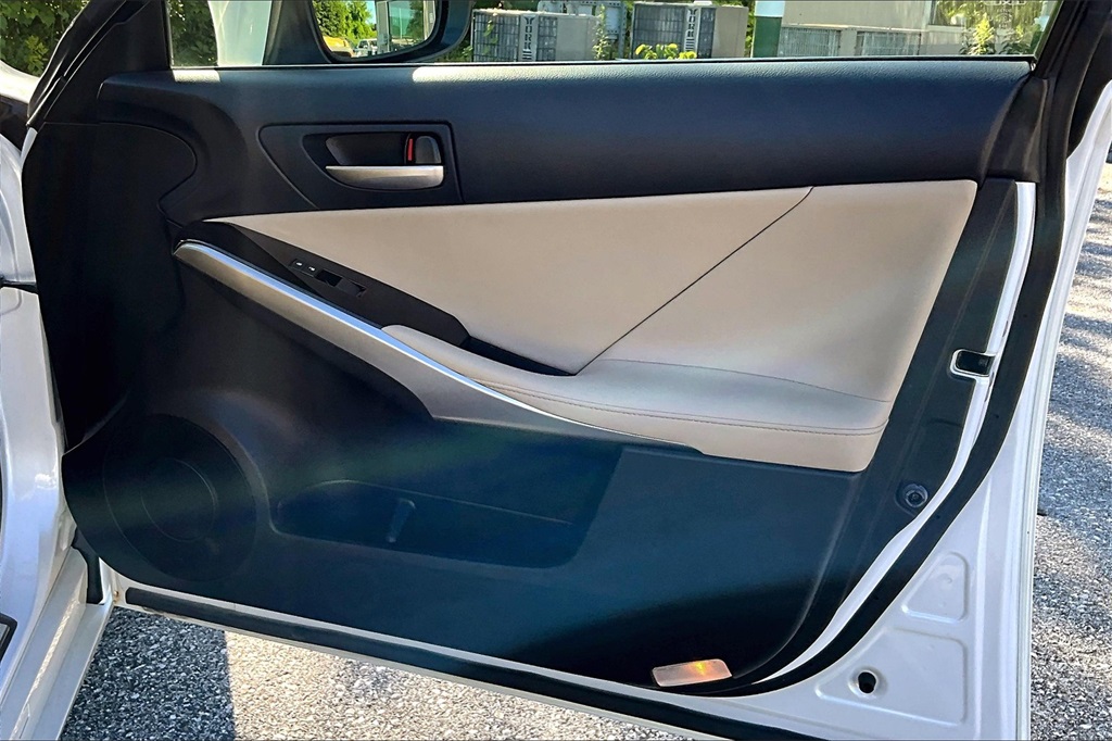 2018 Lexus IS 300 - Photo 12