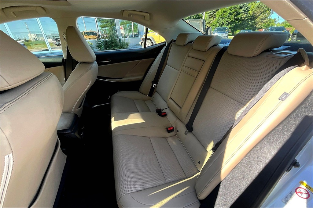 2018 Lexus IS 300 - Photo 15