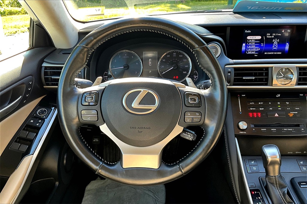 2018 Lexus IS 300 - Photo 17
