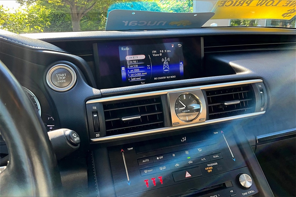 2018 Lexus IS 300 - Photo 18