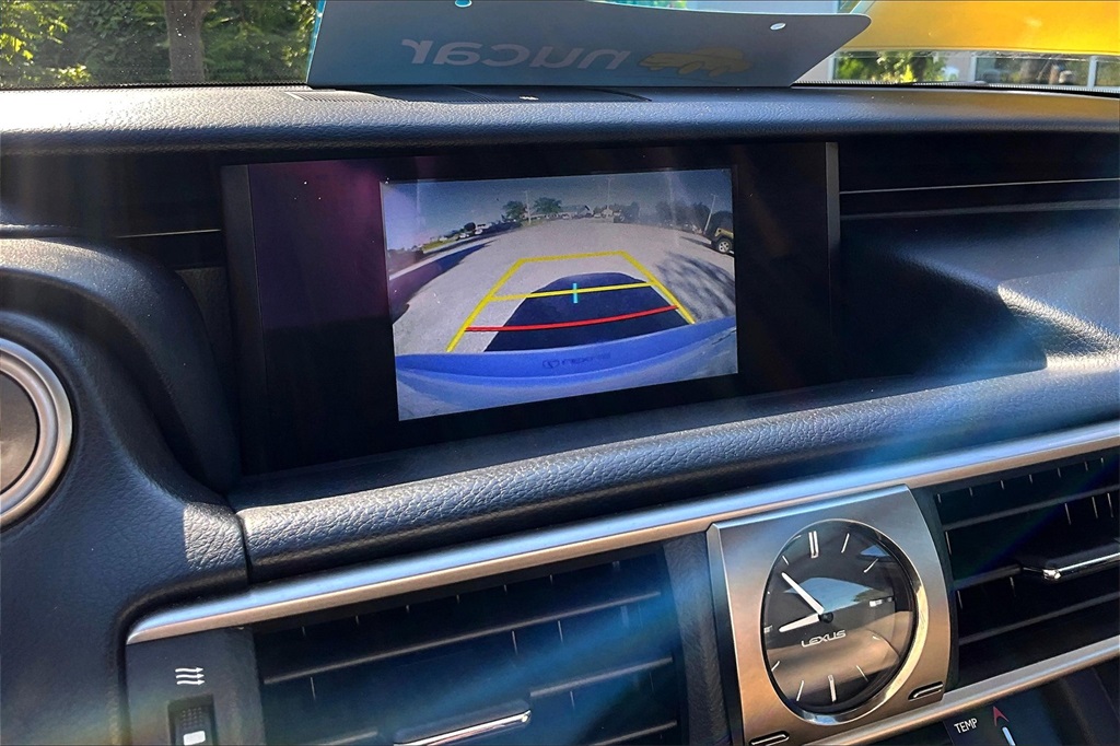2018 Lexus IS 300 - Photo 19