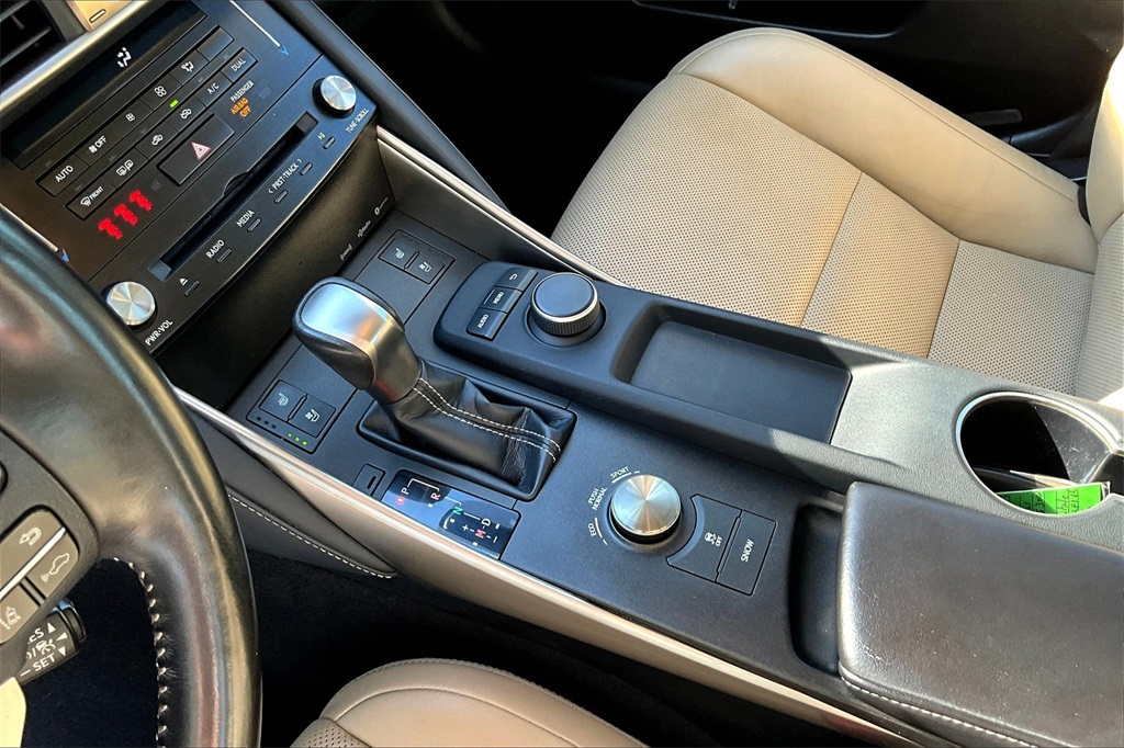 2018 Lexus IS 300 - Photo 20