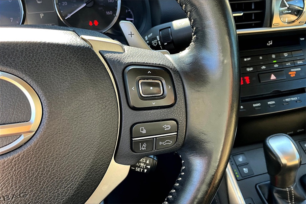 2018 Lexus IS 300 - Photo 24