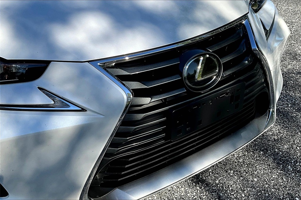 2018 Lexus IS 300 - Photo 32