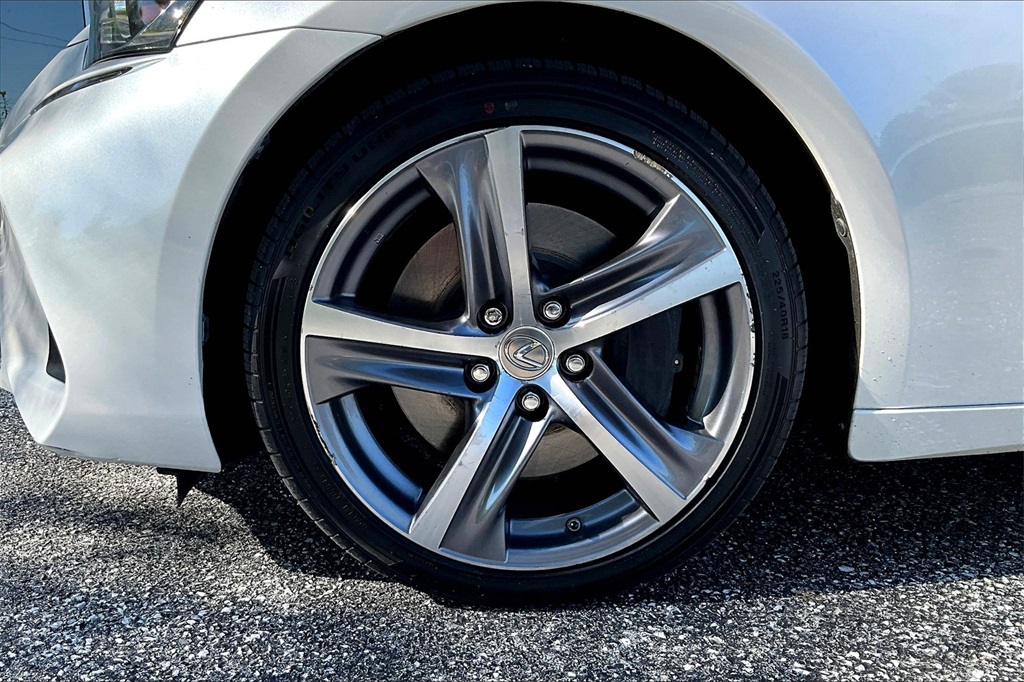 2018 Lexus IS 300 - Photo 7