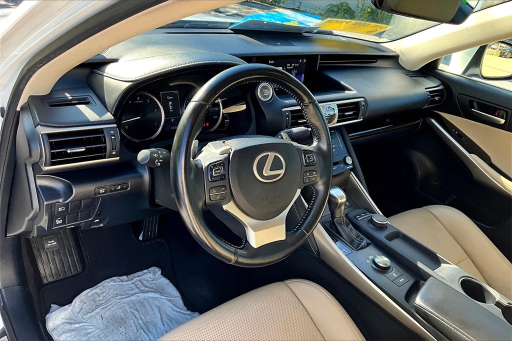 2018 Lexus IS 300 - Photo 8