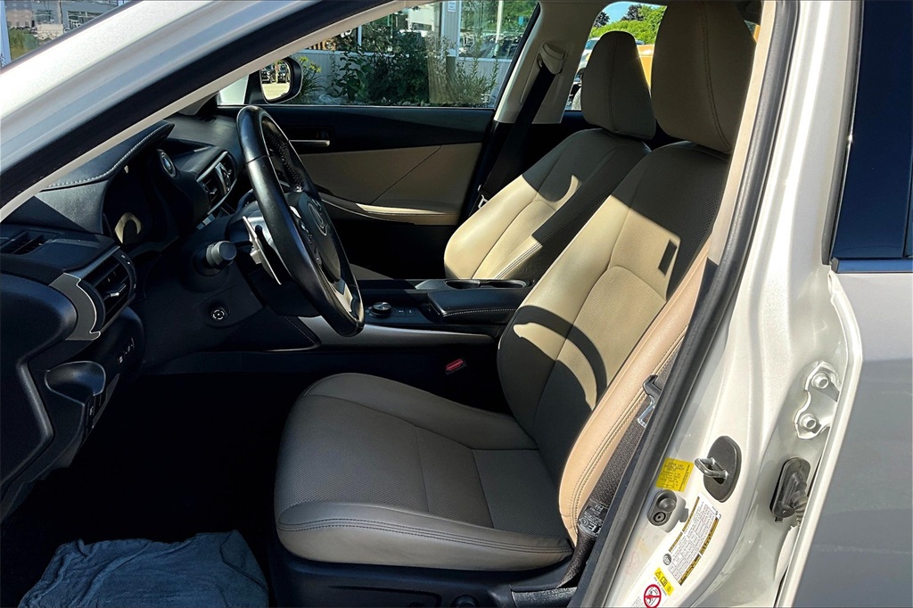 2018 Lexus IS 300 - Photo 10