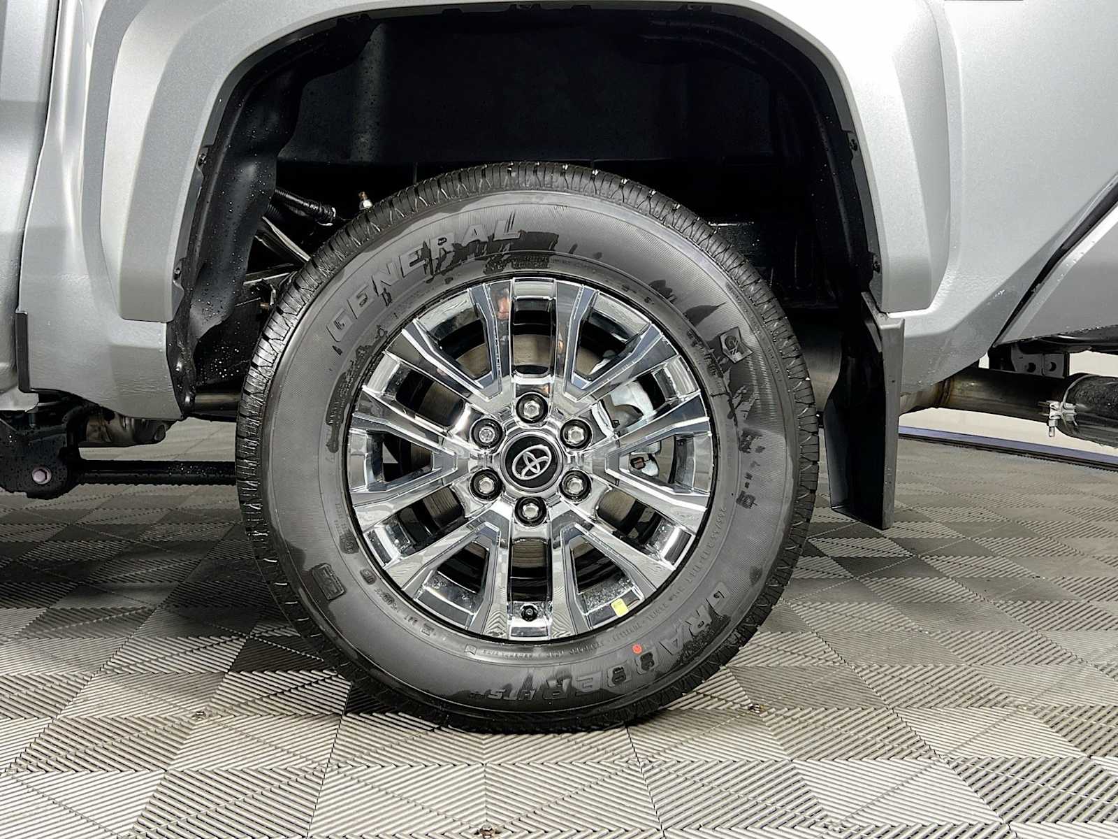 2025 Toyota Tacoma Limited Hybrid - Photo 18