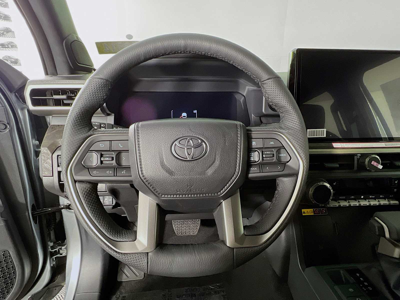 2025 Toyota Tacoma Limited Hybrid - Photo 7