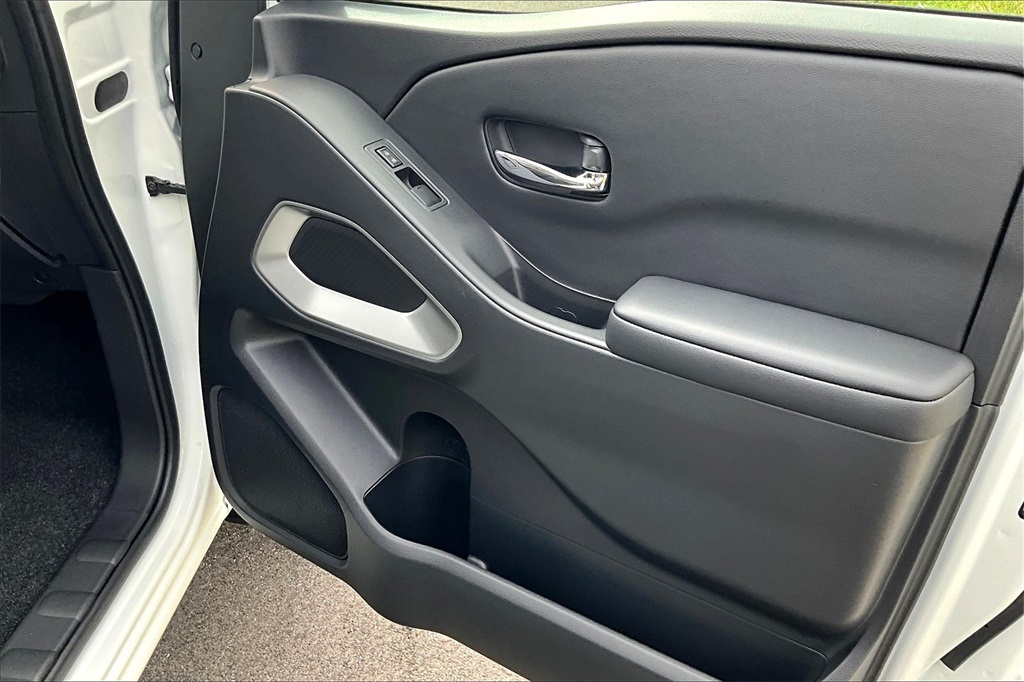 2025 Nissan Frontier SV - Photo 12