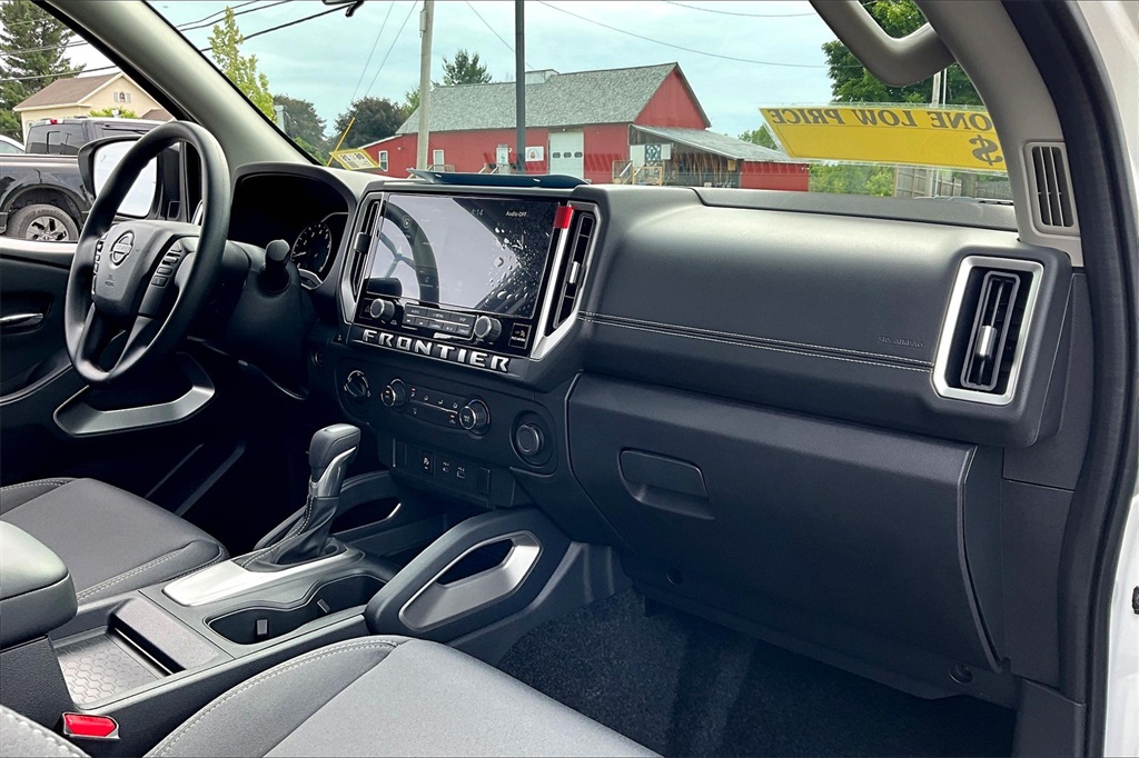 2025 Nissan Frontier SV - Photo 14