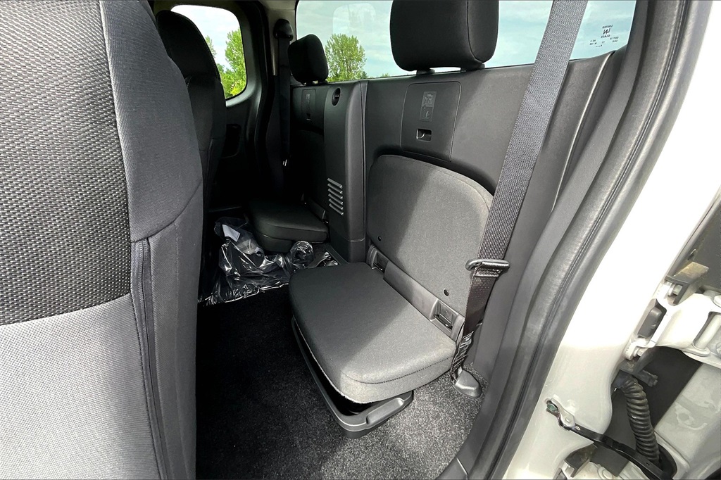 2025 Nissan Frontier SV - Photo 15