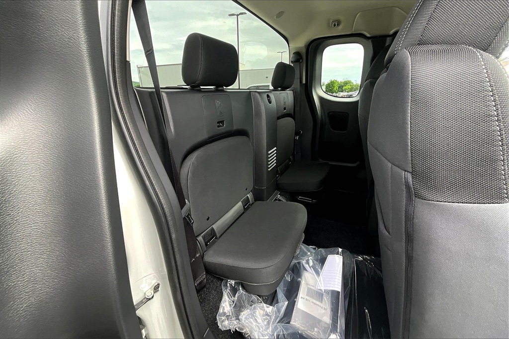 2025 Nissan Frontier SV - Photo 16