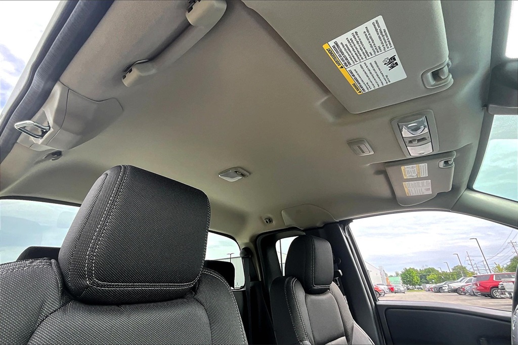 2025 Nissan Frontier SV - Photo 22