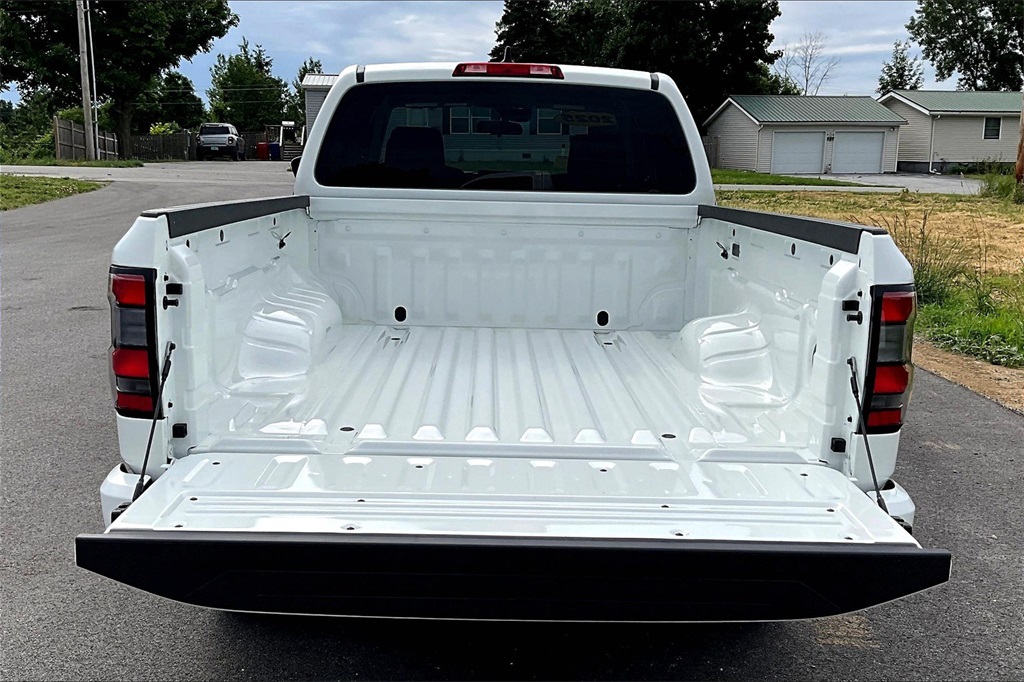 2025 Nissan Frontier SV - Photo 32