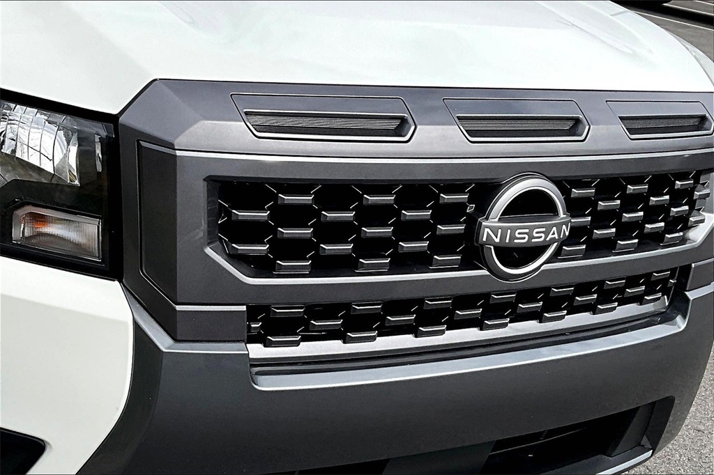 2025 Nissan Frontier SV - Photo 33