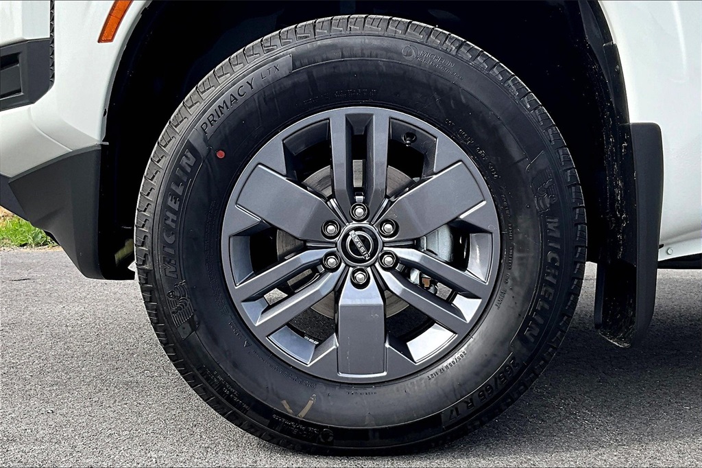 2025 Nissan Frontier SV - Photo 7