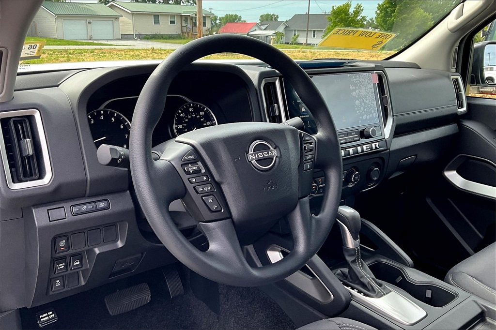2025 Nissan Frontier SV - Photo 8
