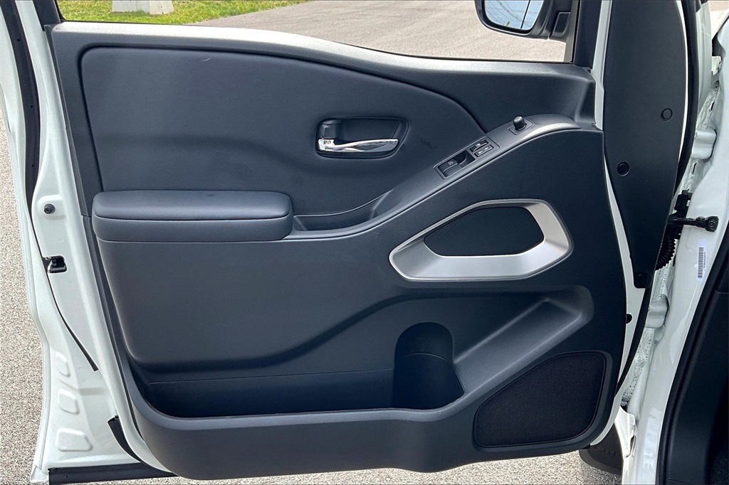 2025 Nissan Frontier SV - Photo 9