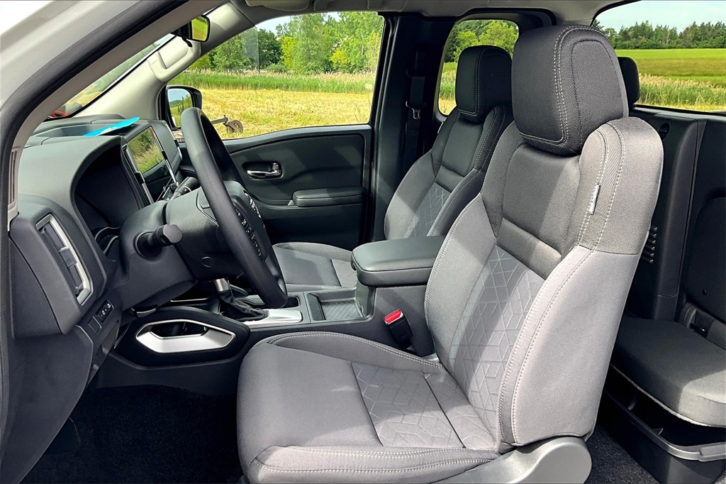 2025 Nissan Frontier SV - Photo 10