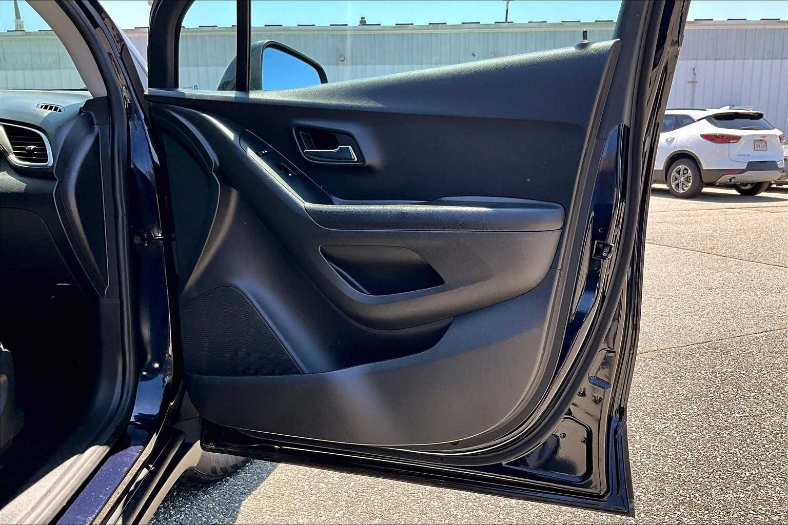 2022 Chevrolet Trax LT - Photo 12